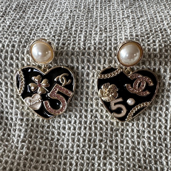 CHANEL Black and Gold Heart Earrings with Pearl Accent - Picture 1 of 4